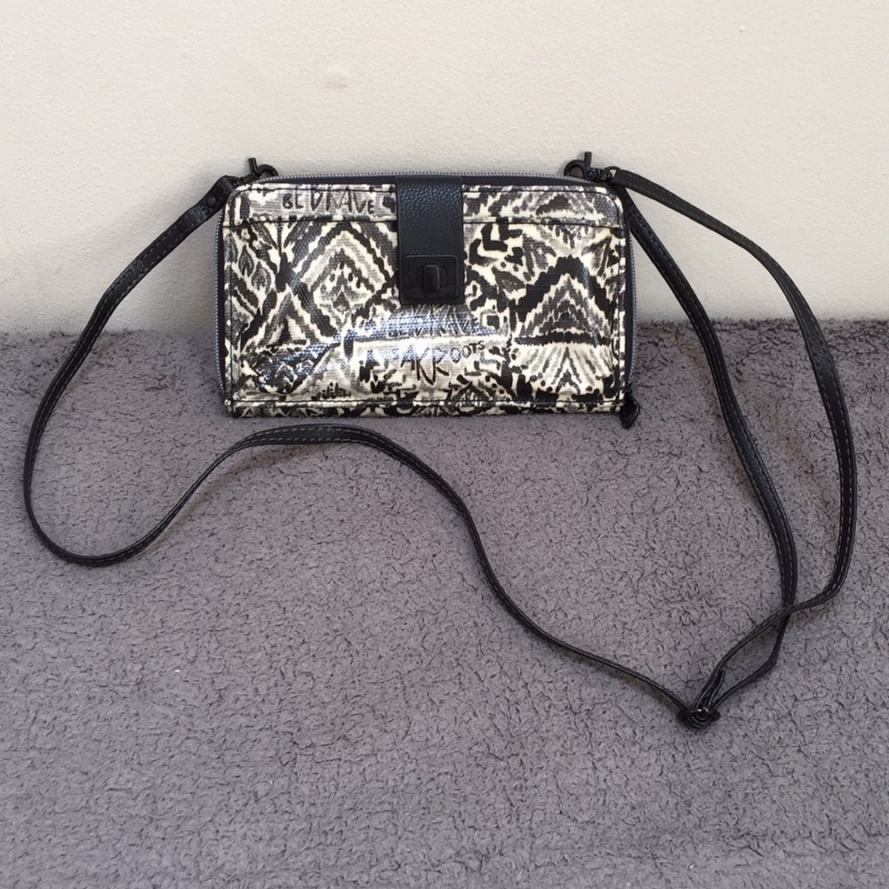 Sakroots Artist Circle Peace Crossbody Wristlet